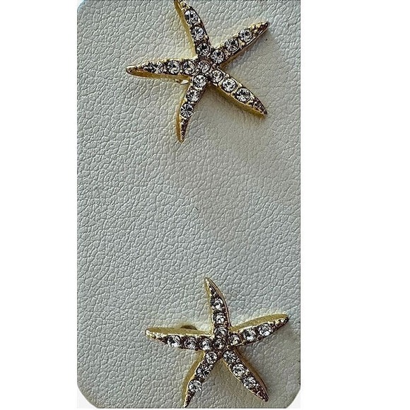 NWOT Starfish Earrings Gold Tone Rhinestone Studs Beach Ocean Nautical Jewelry - Picture 1 of 3